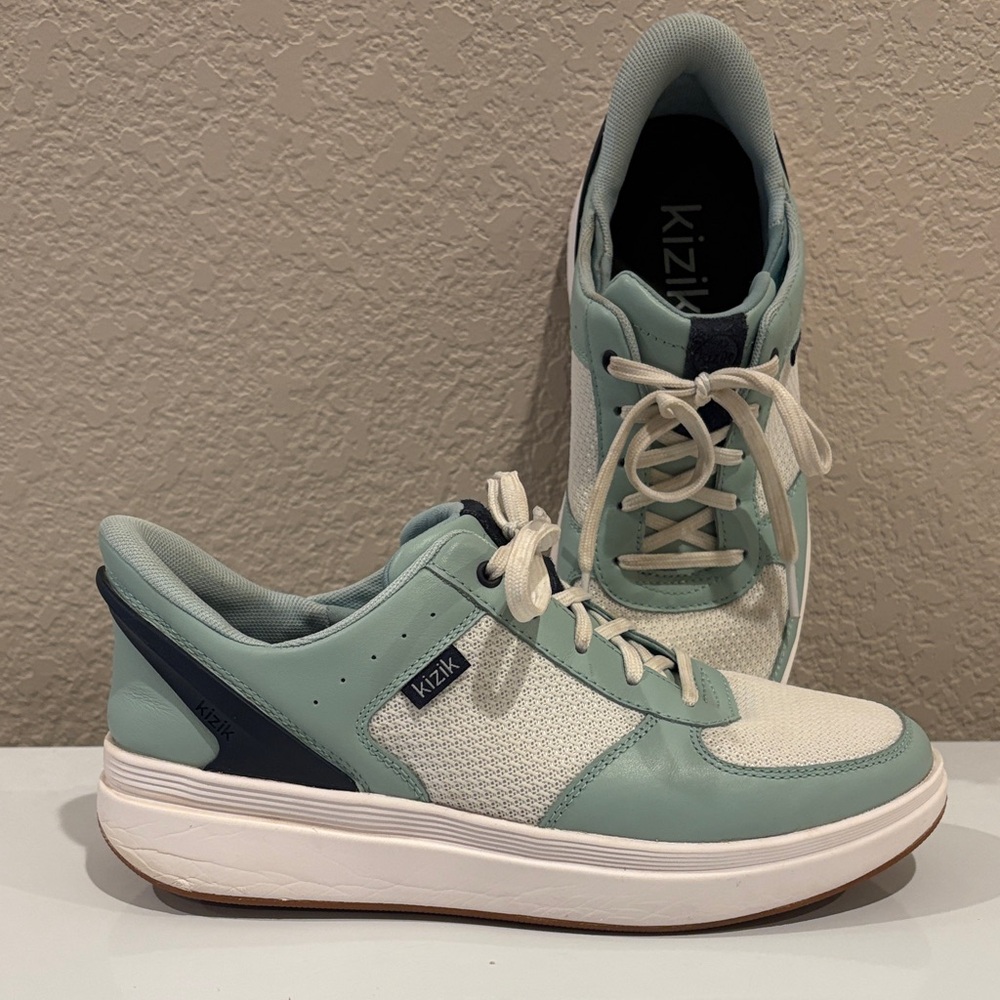 Kizik Women’s Brisbane Mint Sneakers - size 8 - lightly worn